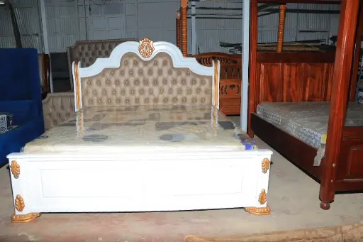 Tufted bed